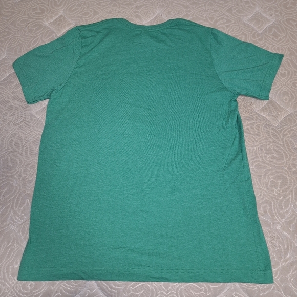 A Canvas short sleeve t-shirt "Feelin' Willie Lucky" t-shirt in a men's large. - Picture 5 of 5